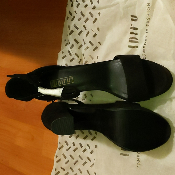 Shoe 👠 - Picture 2 of 2